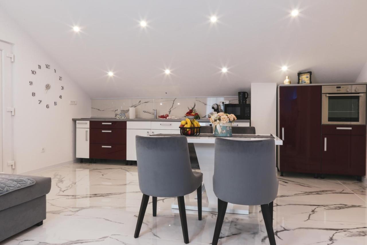 Luxury Apartment Megy Otočac Eksteriør billede
