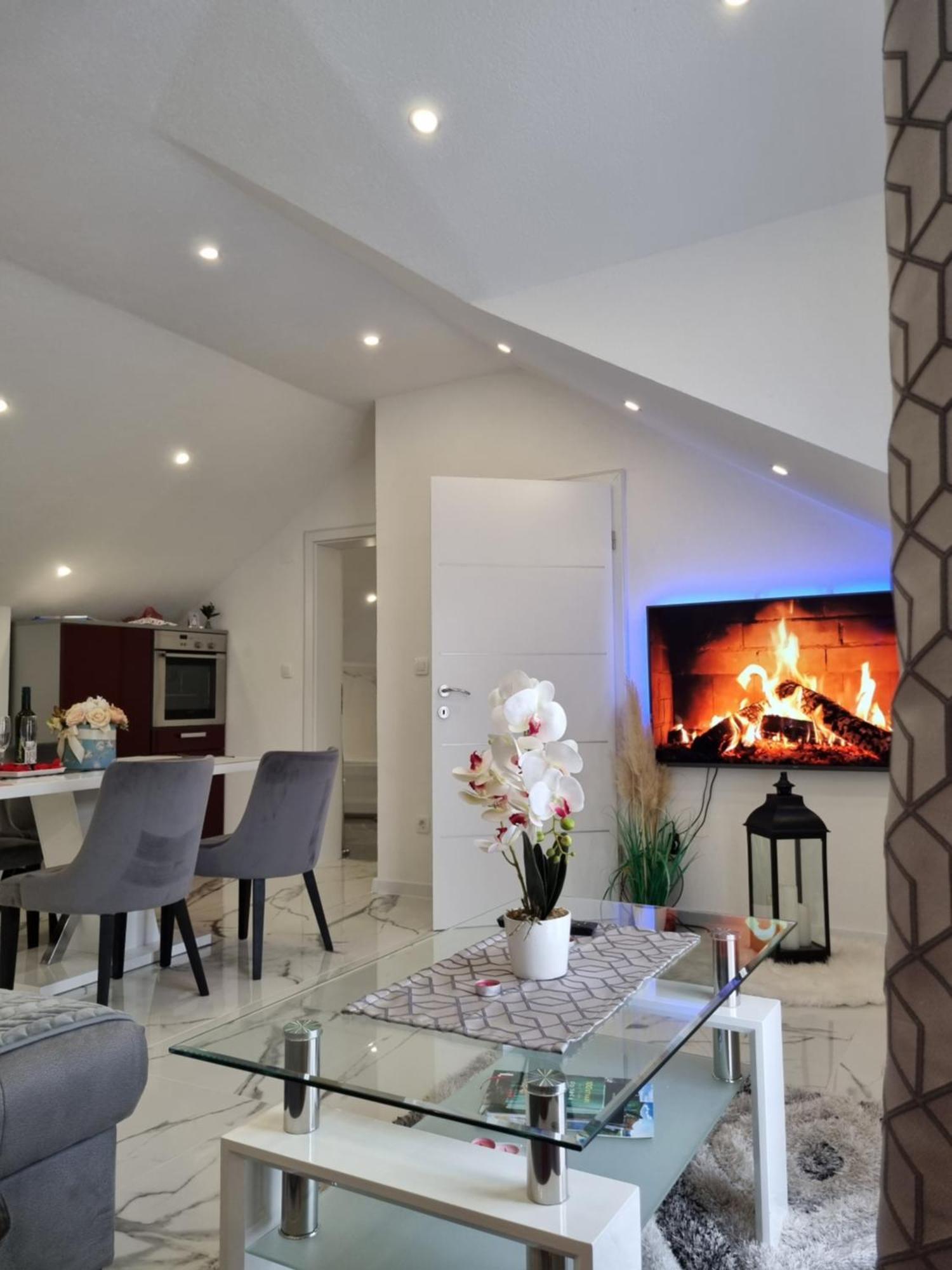 Luxury Apartment Megy Otočac Eksteriør billede