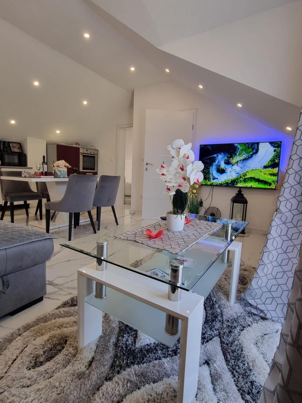 Luxury Apartment Megy Otočac Eksteriør billede