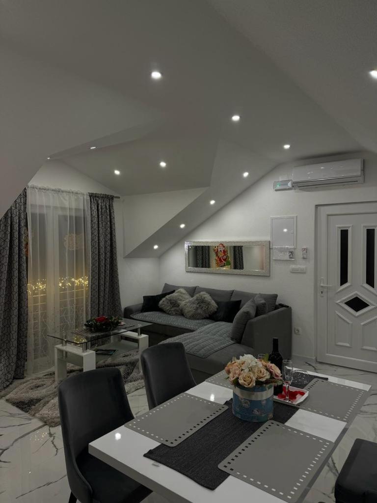 Luxury Apartment Megy Otočac Eksteriør billede