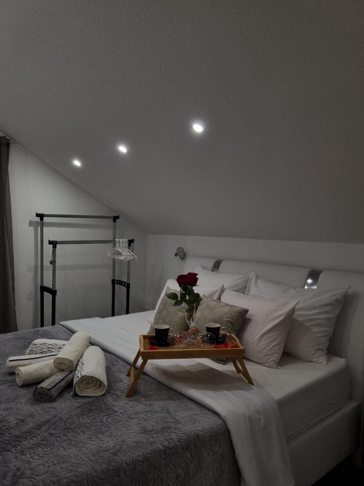 Luxury Apartment Megy Otočac Eksteriør billede