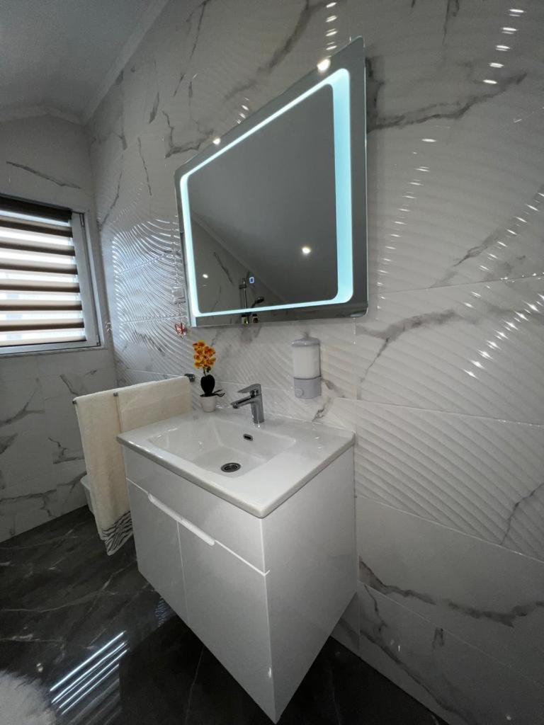 Luxury Apartment Megy Otočac Eksteriør billede