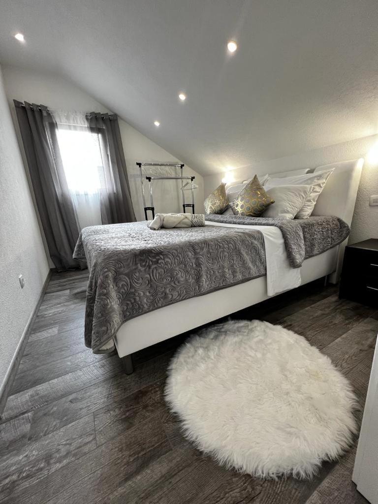 Luxury Apartment Megy Otočac Eksteriør billede