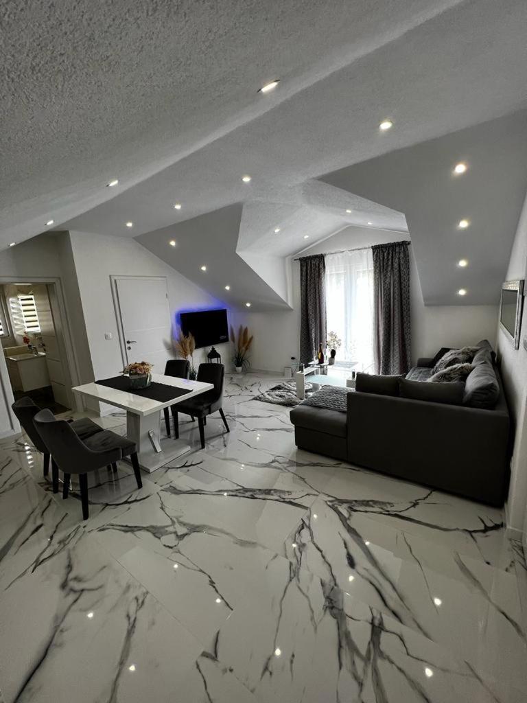 Luxury Apartment Megy Otočac Eksteriør billede