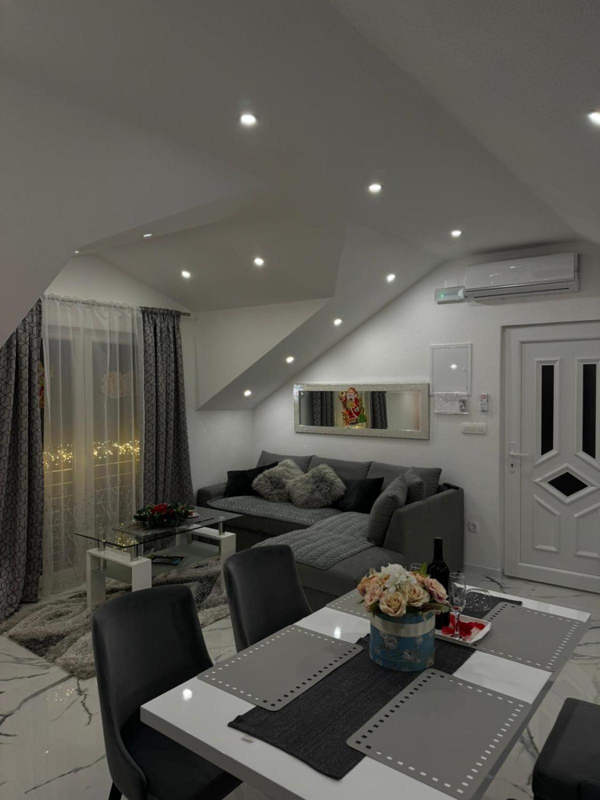 Luxury Apartment Megy Otočac Eksteriør billede